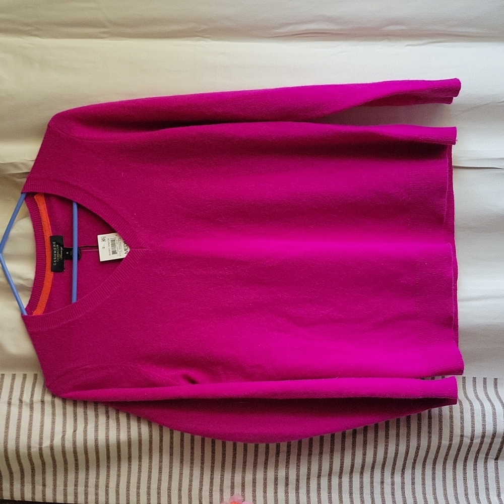Charter Club Fuscia Cashmere Sweater NWT sz M Macy's v-neck